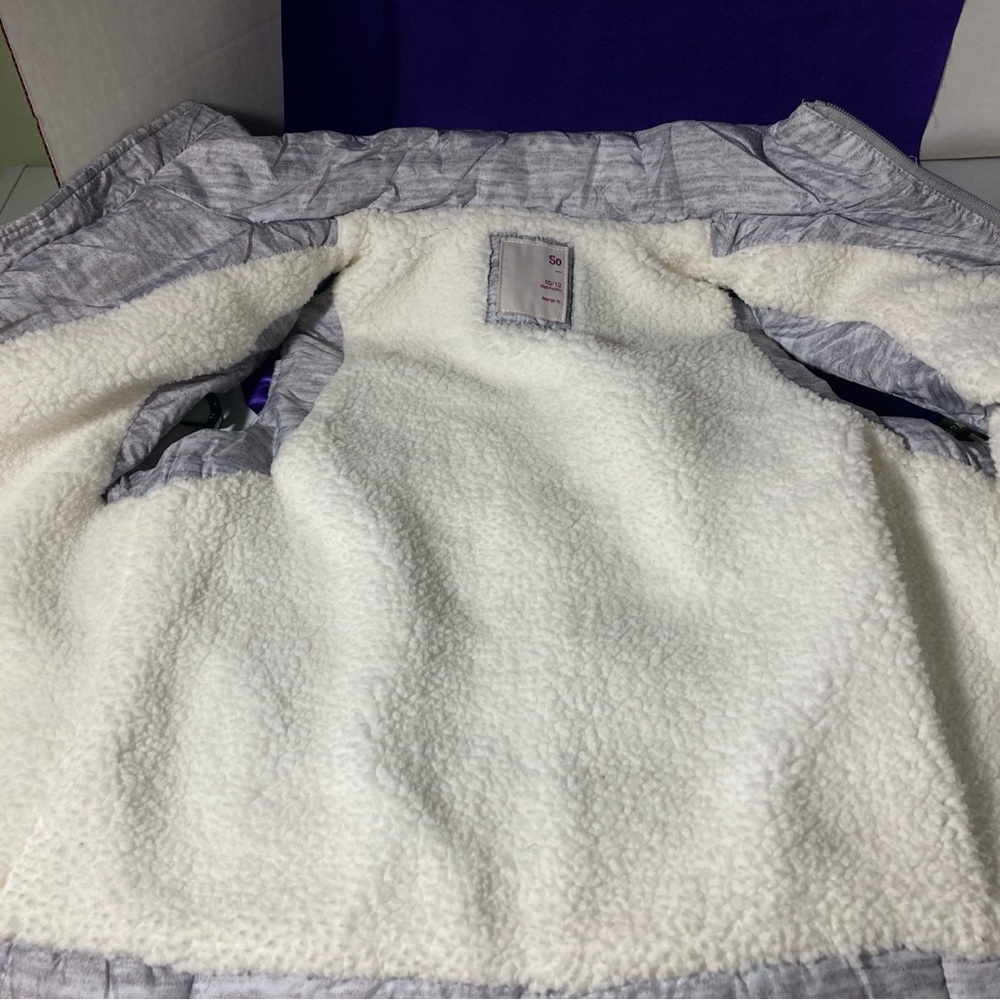 Women’s Gray Puffer Vest - Picture 4 of 5